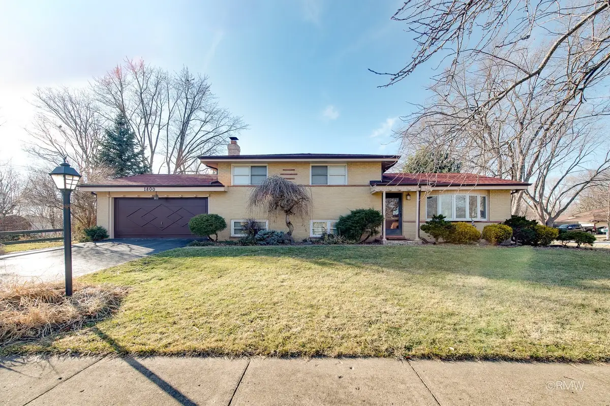 1800 N Iris Drive, Palatine, IL 60074 - Image #1