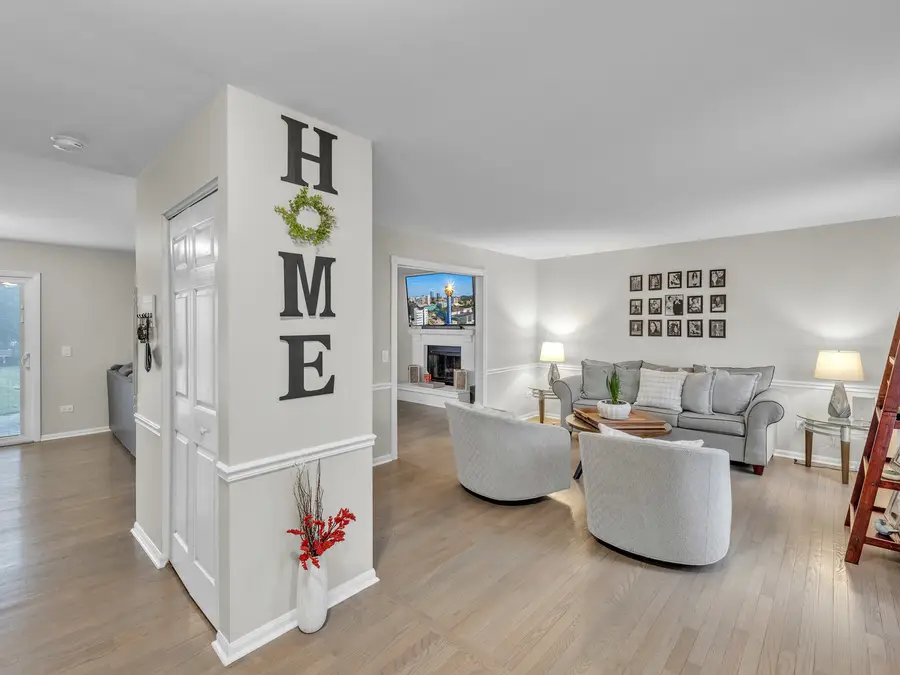 6930 Bennington Drive, Gurnee, IL 60031 - Image #2