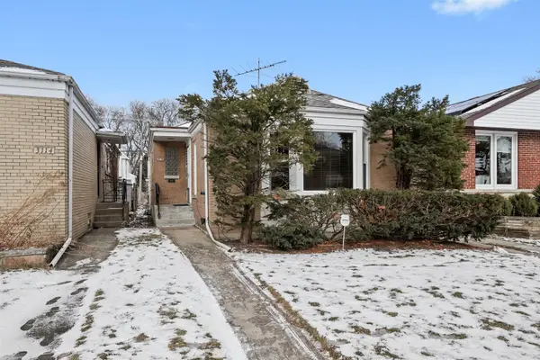 3110 W Jarvis Avenue, Chicago, IL 60645