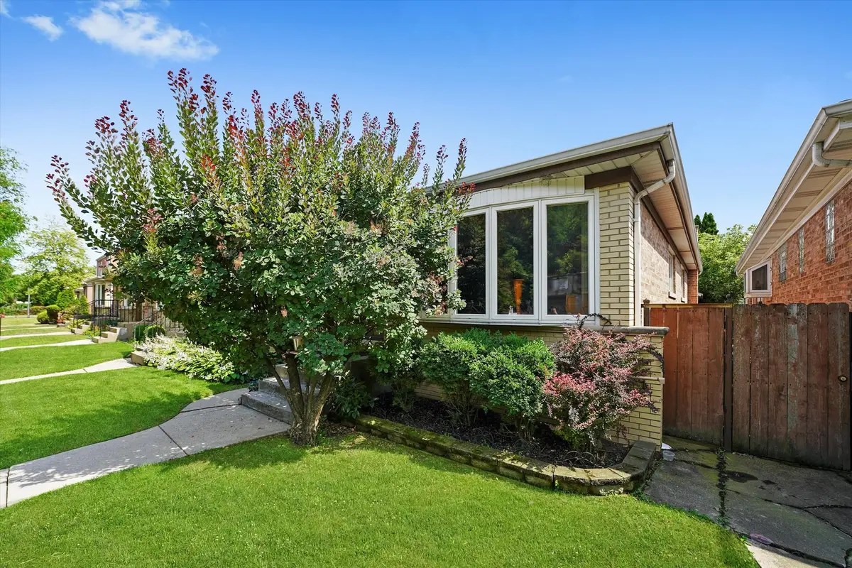 4551 W Foster Avenue, Chicago, IL 60630 - Image #1