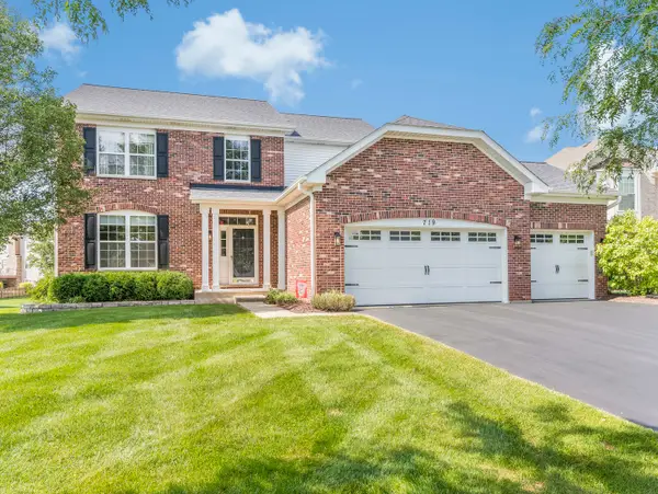 719 Eagle Brook Lane, Naperville, IL 60565