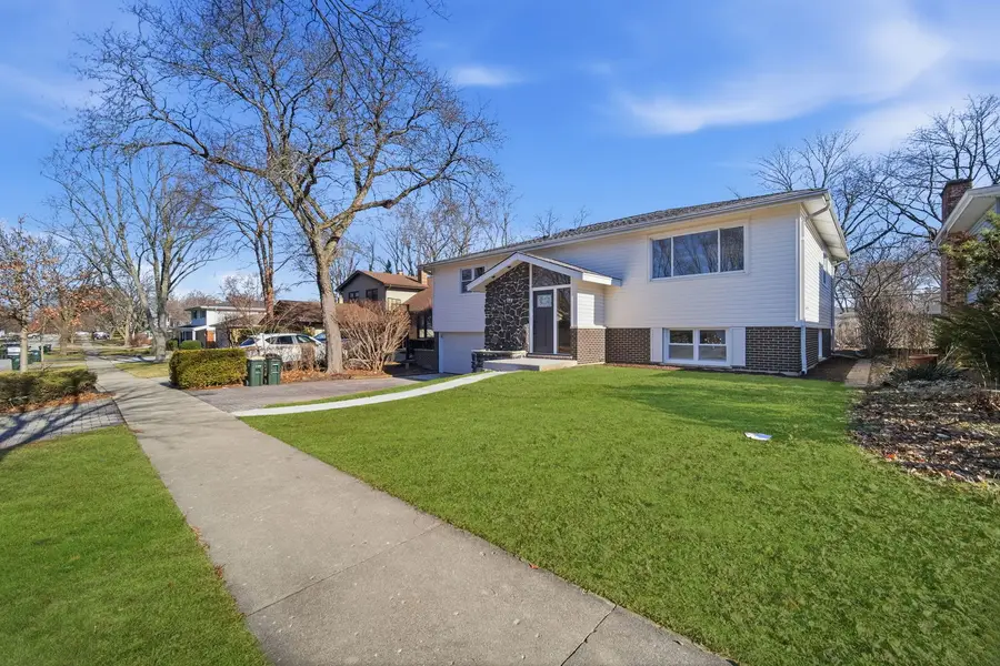 1319 N Chestnut Avenue, Arlington Heights, IL 60004 - Image #2