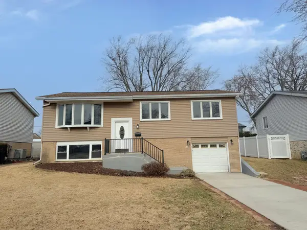 9008 Sycamore Drive, Hickory Hills, IL 60457