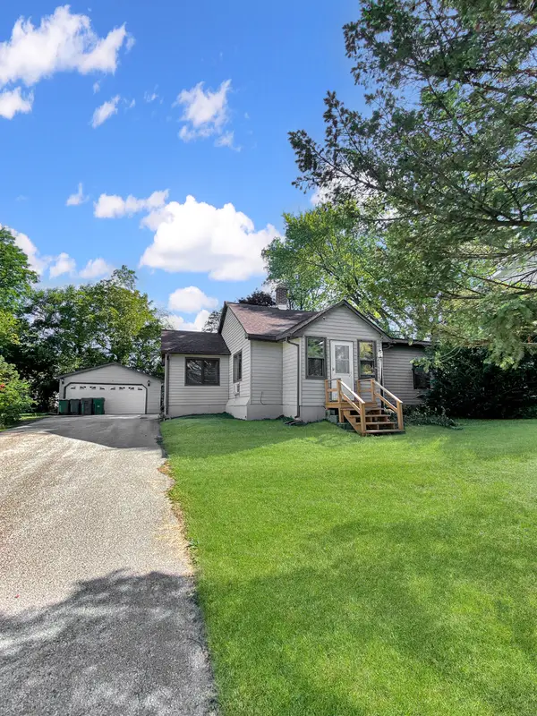 11 S Lake Avenue, Fox Lake, IL 60020