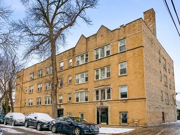 3654 W Belle Plaine Avenue #303, Chicago, IL 60618