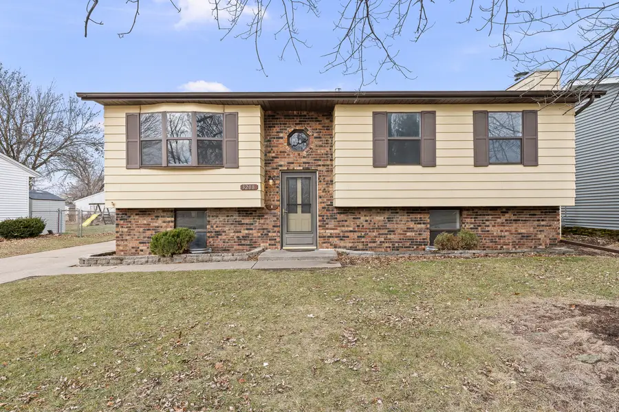 3208 W 64th Street, Davenport, IA 52806 - Image #2