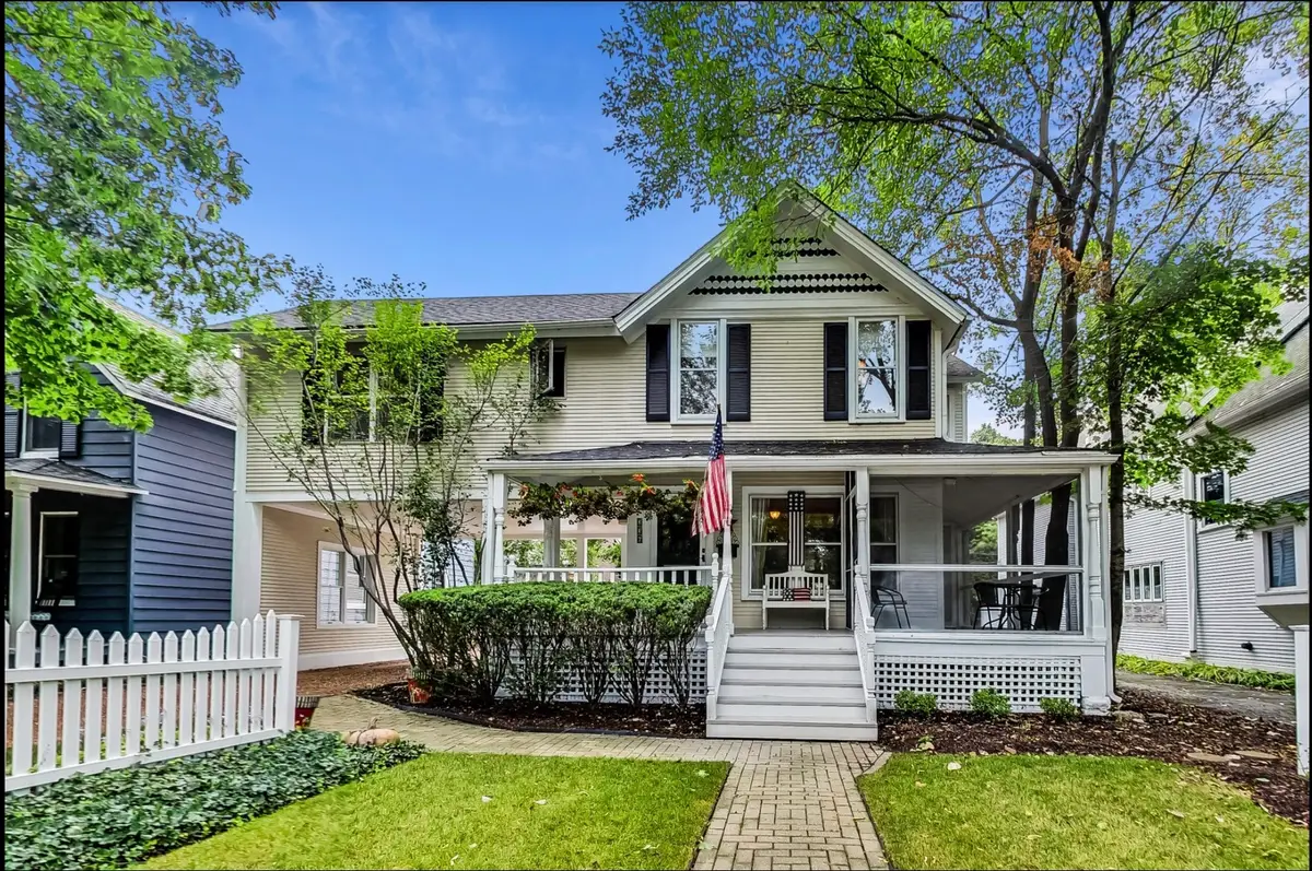 236 E Prospect Avenue, Lake Bluff, IL 60044 - #1