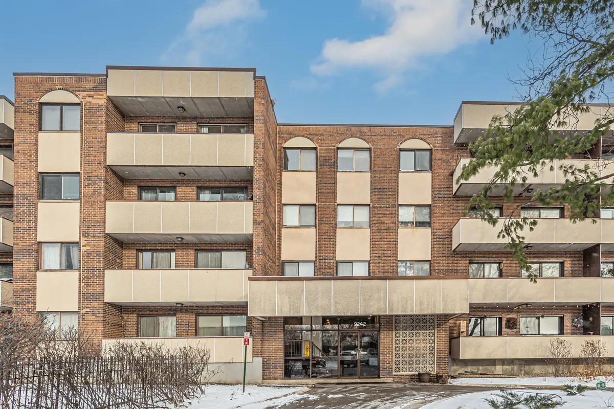 9242 Gross Point Road #310, Skokie, IL 60077 - Image #1