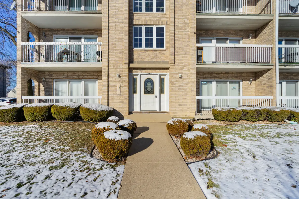 5242 W 79th Street #3D, Burbank, IL 60459 - Image #1