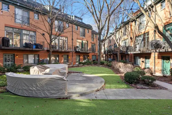 1530 N Elk Grove Avenue, Chicago, IL 60622