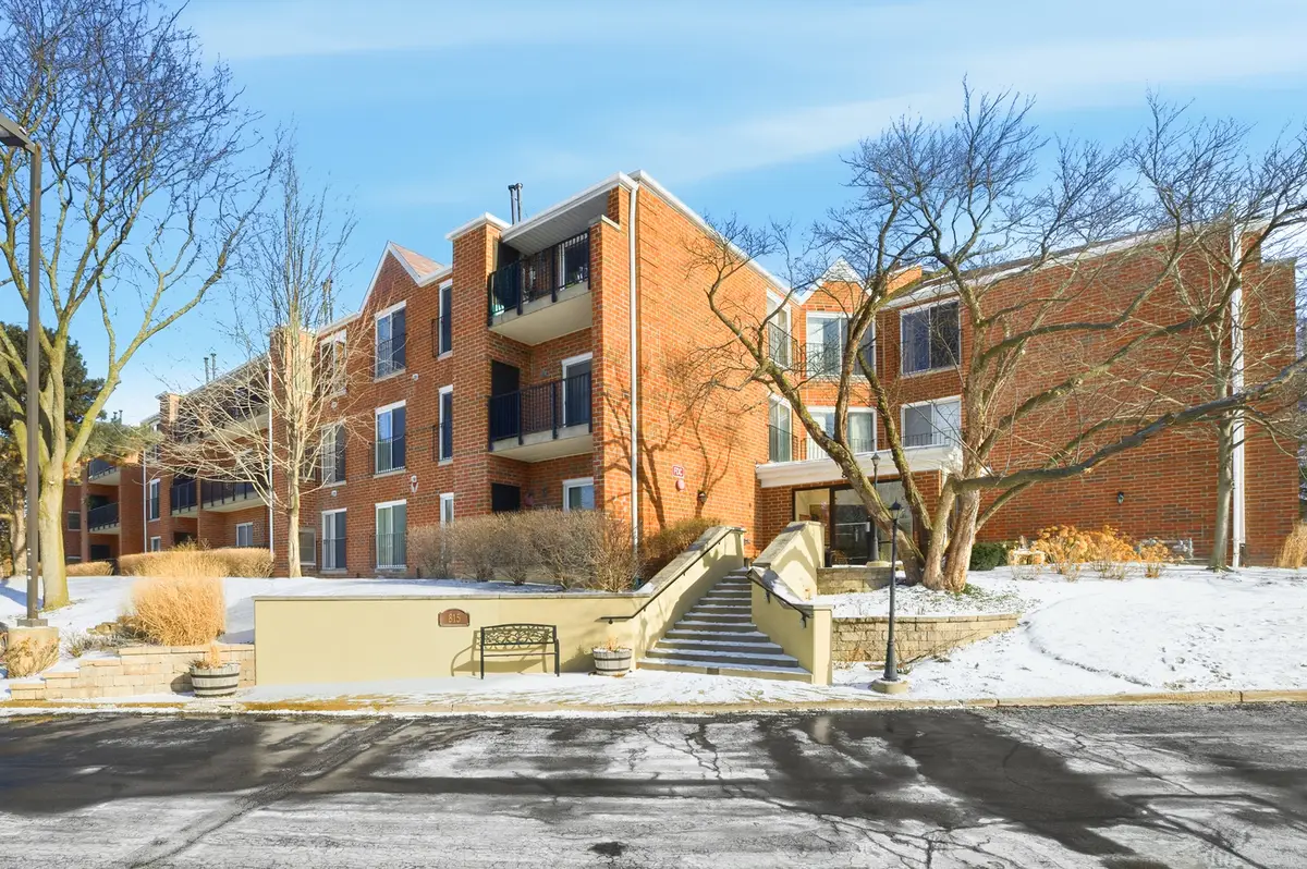 815 Leicester Road #109, Elk Grove Village, IL 60007 - Image #1