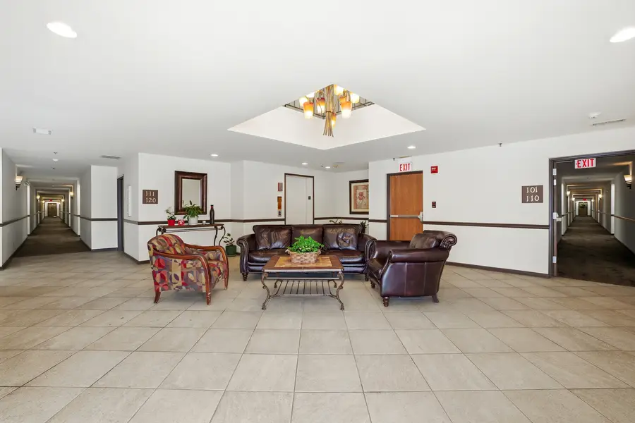815 Leicester Road #109, Elk Grove Village, IL 60007 - Image #2
