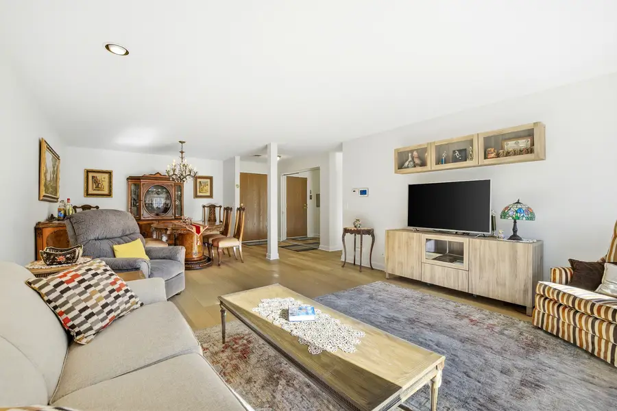 815 Leicester Road #109, Elk Grove Village, IL 60007 - Image #3