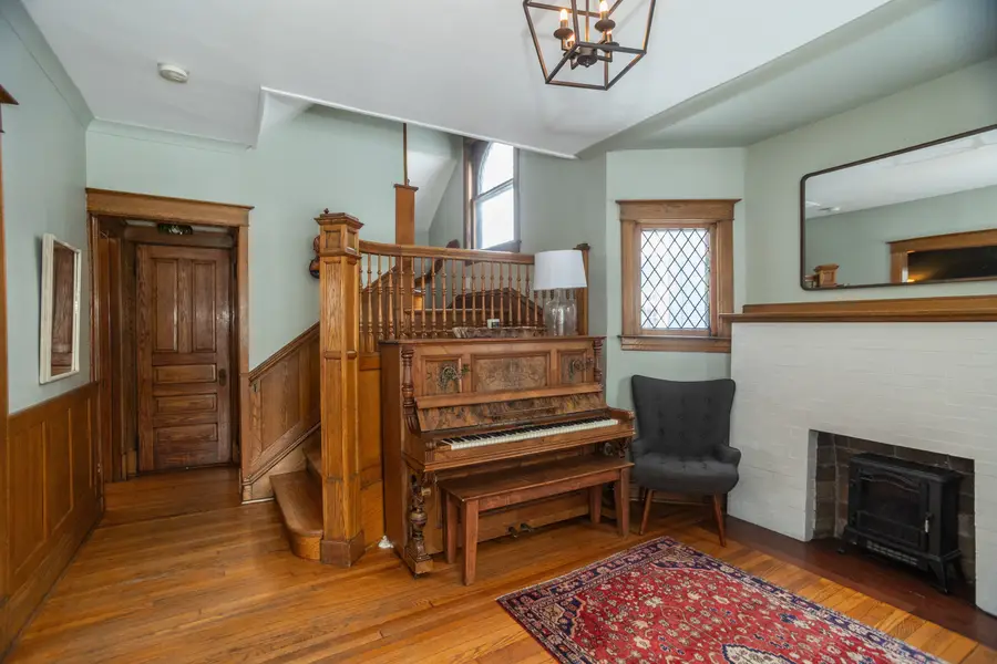 415 N Harvey Avenue, Oak Park, IL 60302 - Image #2