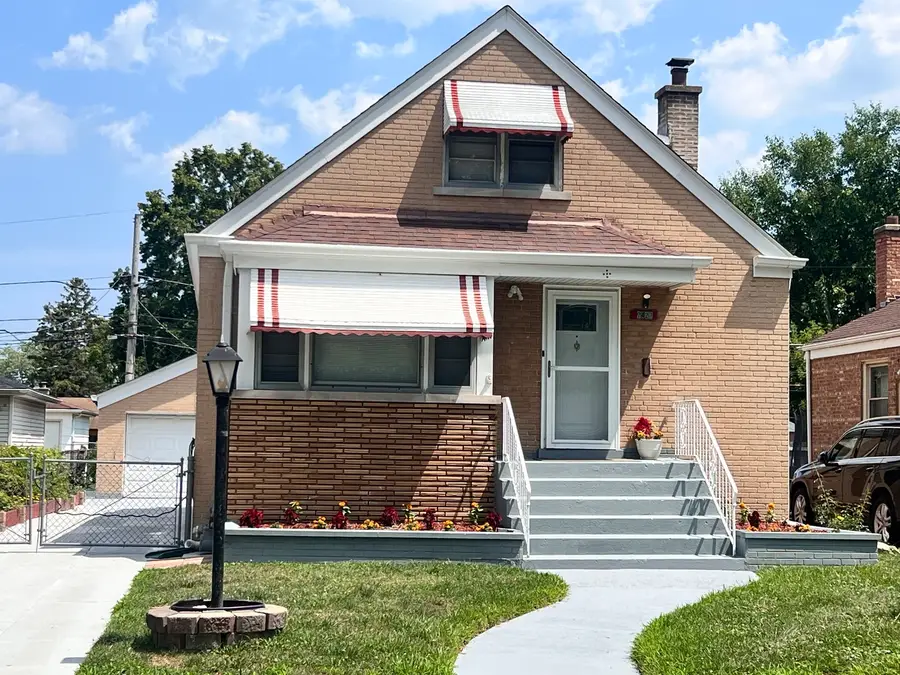 7427 Tripp Avenue, Skokie, IL 60076 - Image #3