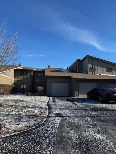 2S405 Emerald Green Drive #D, Warrenville, IL 60555