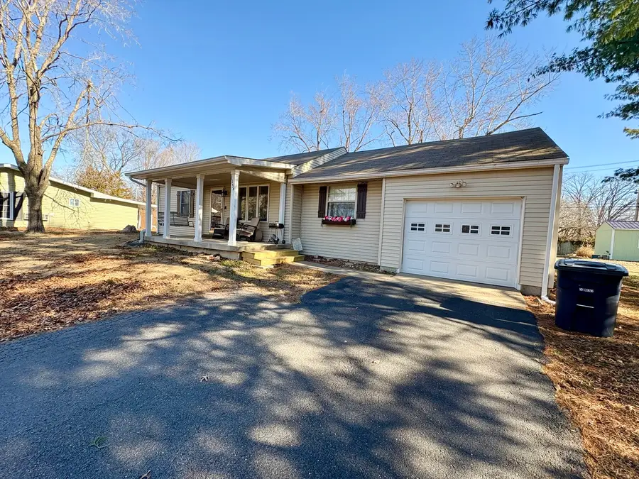 1154 N Franklin Street #1, Salem, IL 62881 - Image #2