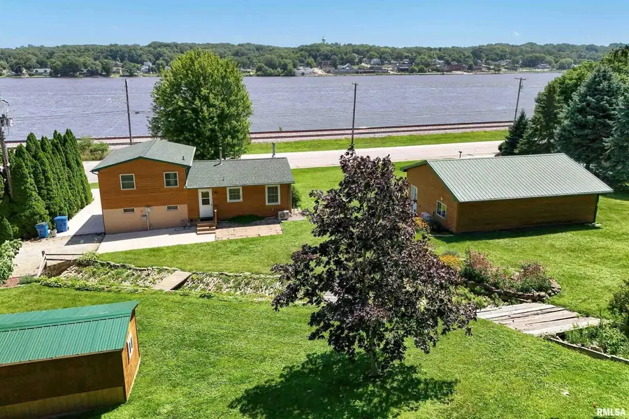 1128 N Cody Road, Le Claire, IA 52753 - Image #2