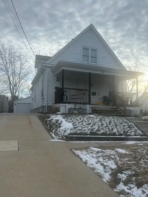 813 E Taylor Street, Bloomington, IL 61701