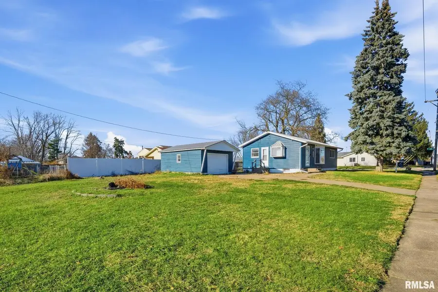 1230 N Elmwood Avenue, Davenport, IA 52807 - Image #2