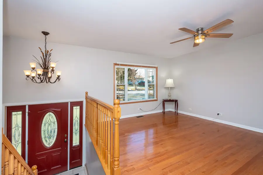 424 Woodland Avenue, Wauconda, IL 60084 - Image #2