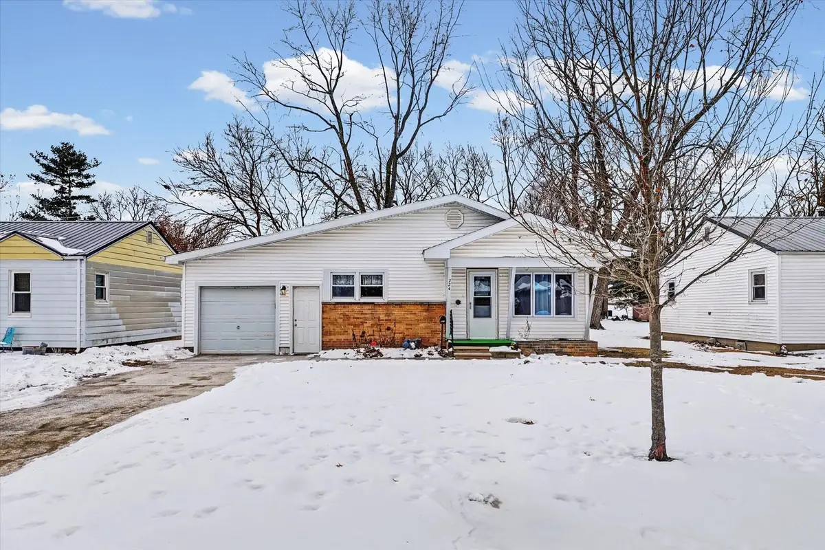 724 E Patton Street, Paxton, IL 60957 - #1
