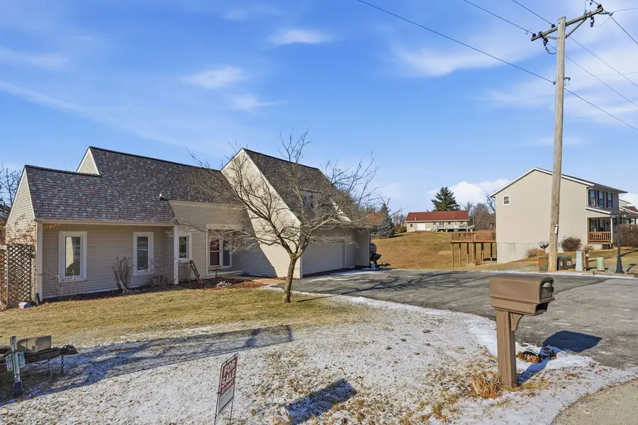 302 Fyre Lake Drive, Sherrard, IL 61281 - Image #2