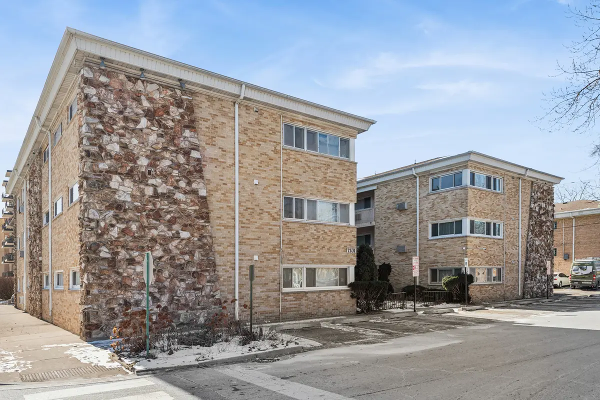 7201 W Wellington Avenue #D-1, Elmwood Park, IL 60707 - Image #1