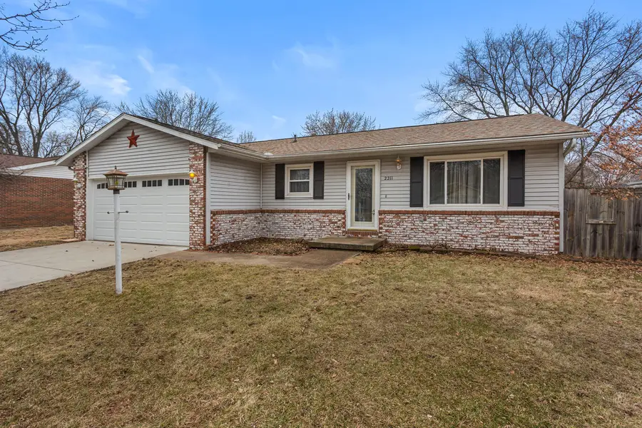 2211 Carlisle Drive, Champaign, IL 61821 - #2