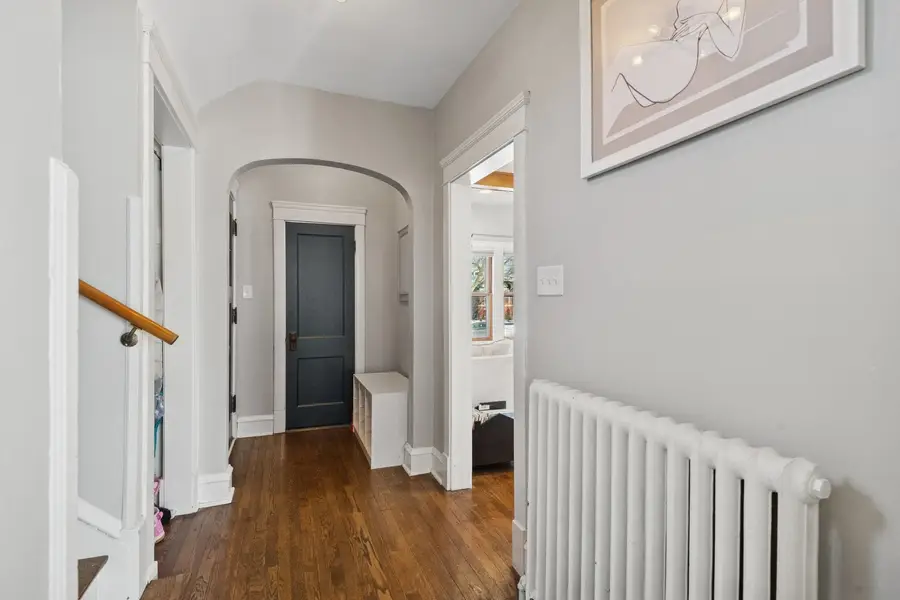 2233 W Greenleaf Avenue, Chicago, IL 60645 - Image #2