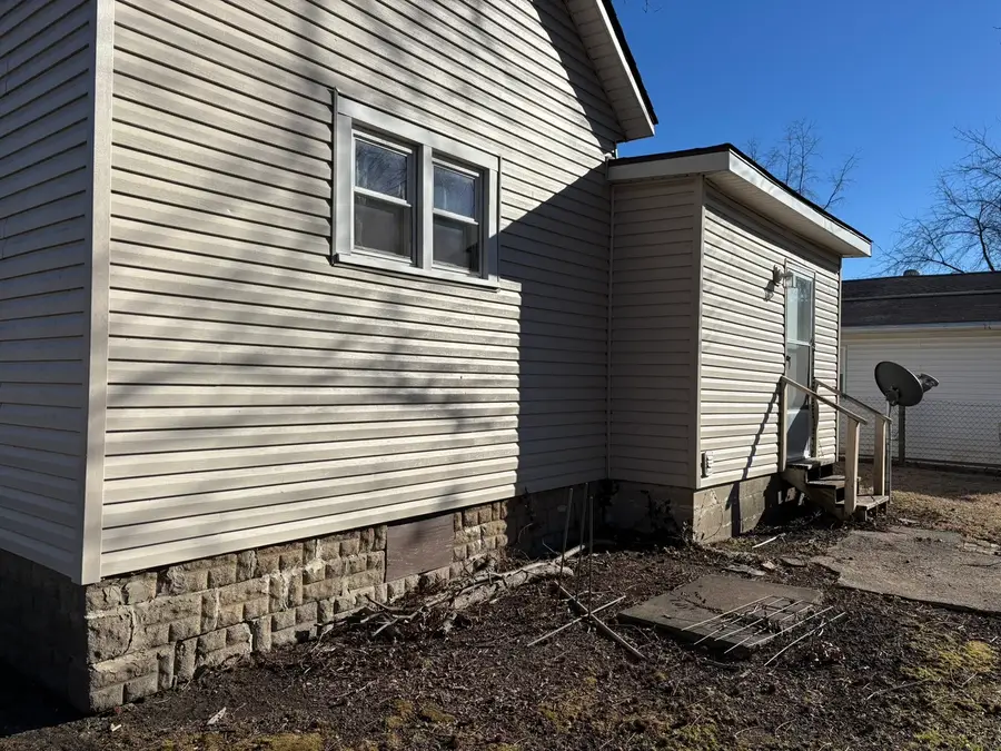 403 Layman Street, Benton, IL 62812 - Image #2