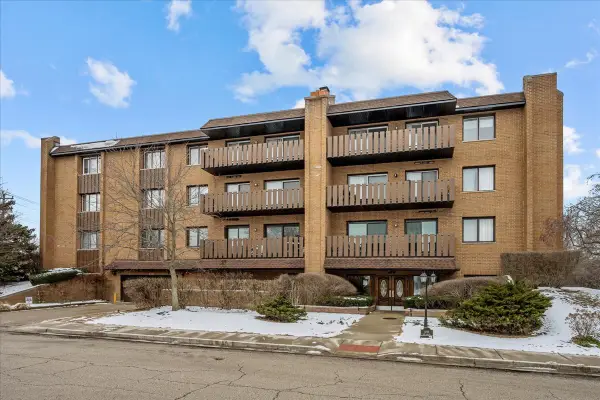 1795 Lake Cook Road #207, Highland Park, IL 60035
