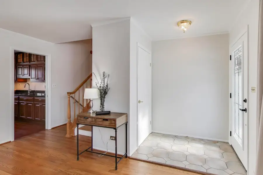 504 W Braeside Drive, Arlington Heights, IL 60004 - Image #2