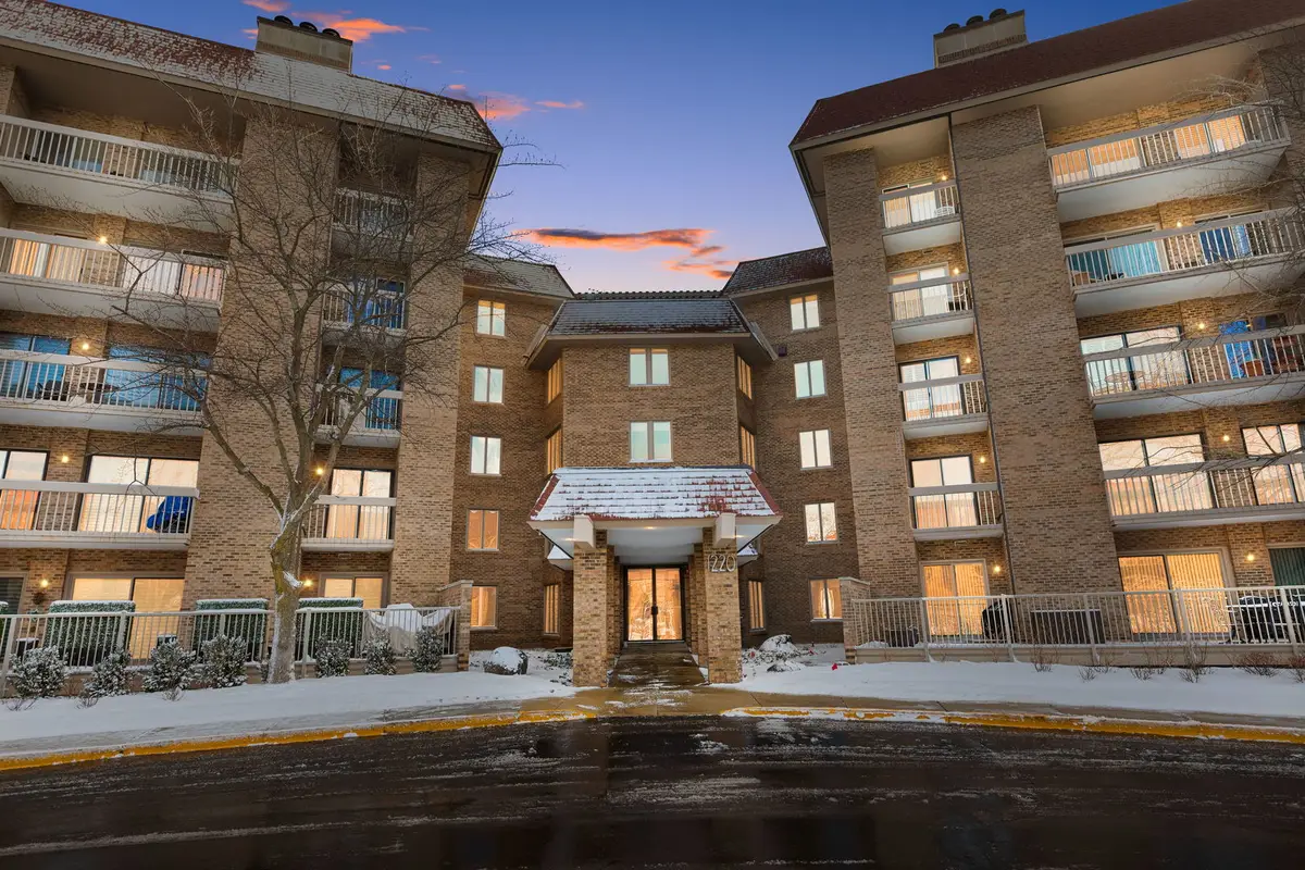 1220 Rudolph Road #3H, Northbrook, IL 60062 - Image #1