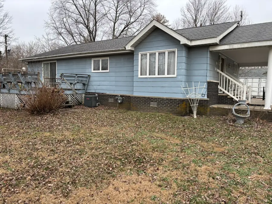 703 N Brown Street, Benton, IL 62812 - Image #2