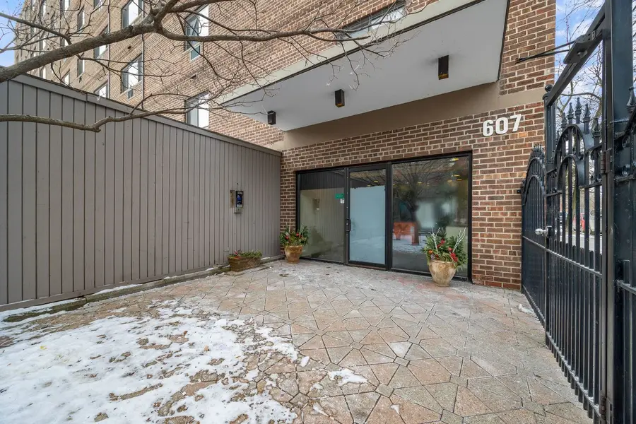 607 W Wrightwood Avenue #407, Chicago, IL 60614 - Image #2
