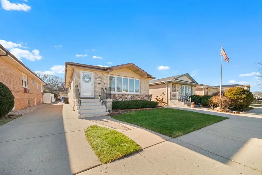 6814 N Dowagiac Avenue, Chicago, IL 60646 - Image #3