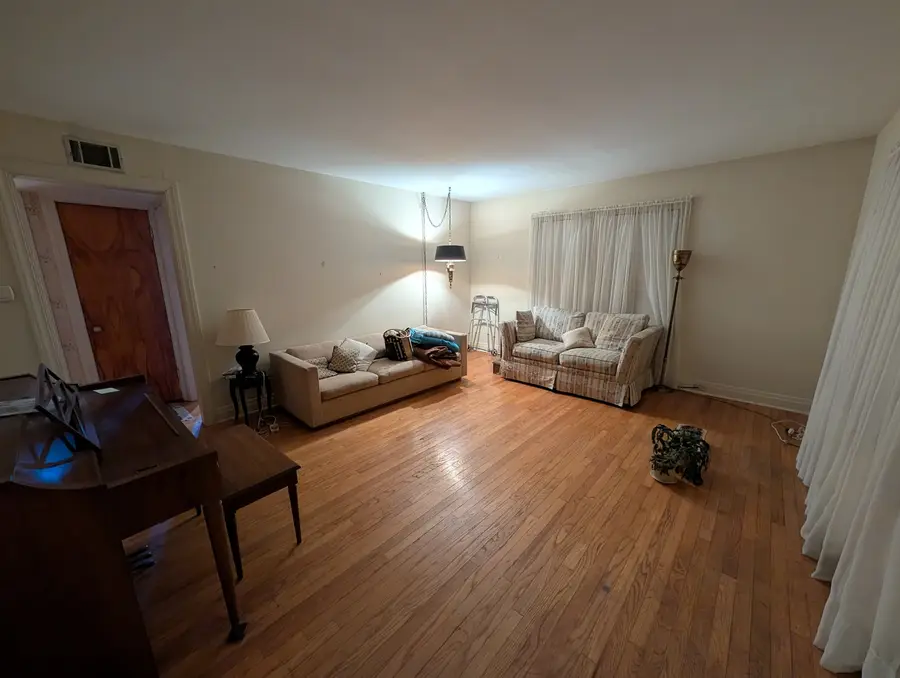 9319 N Knight Avenue, Des Plaines, IL 60016 - Image #2