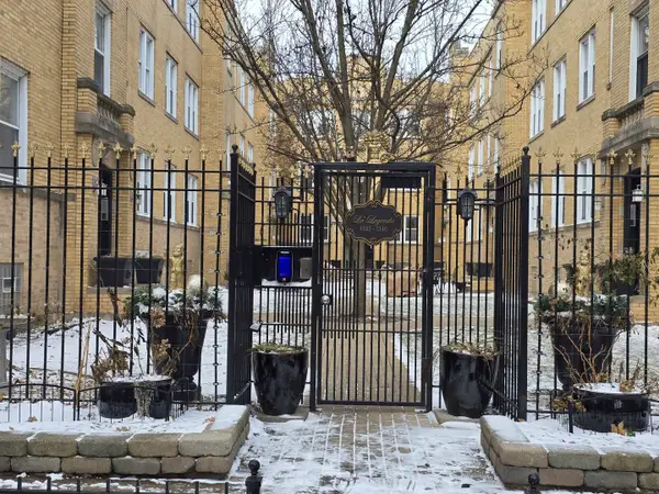 Address Withheld By Seller, Chicago, IL 60626