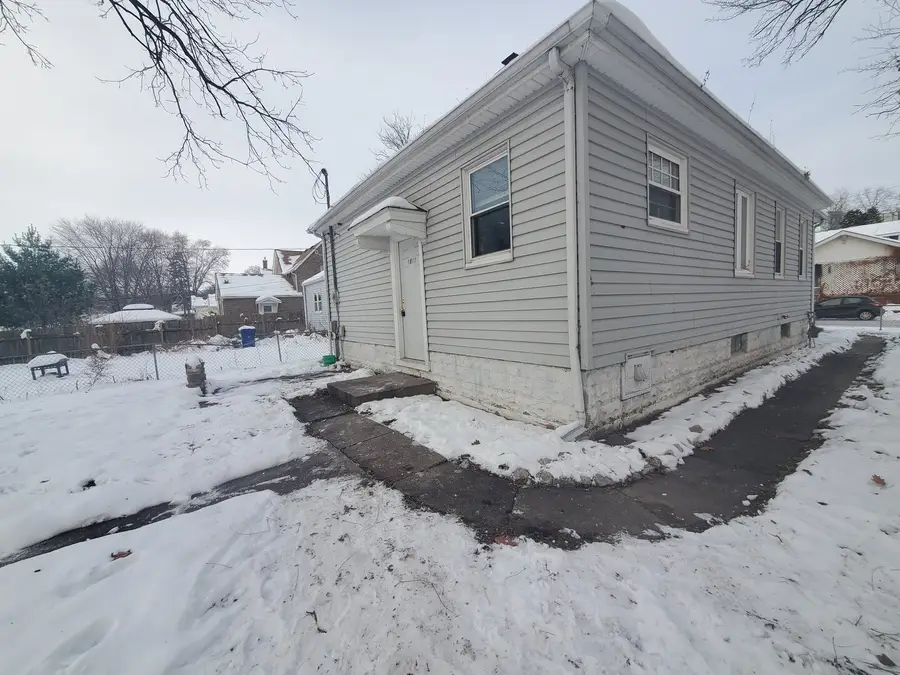 1811 W 8th Street, Davenport, IA 52802 - Image #2