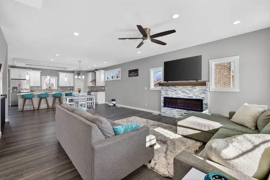 2716 W 38th Place, Davenport, IA 52806 - Image #2