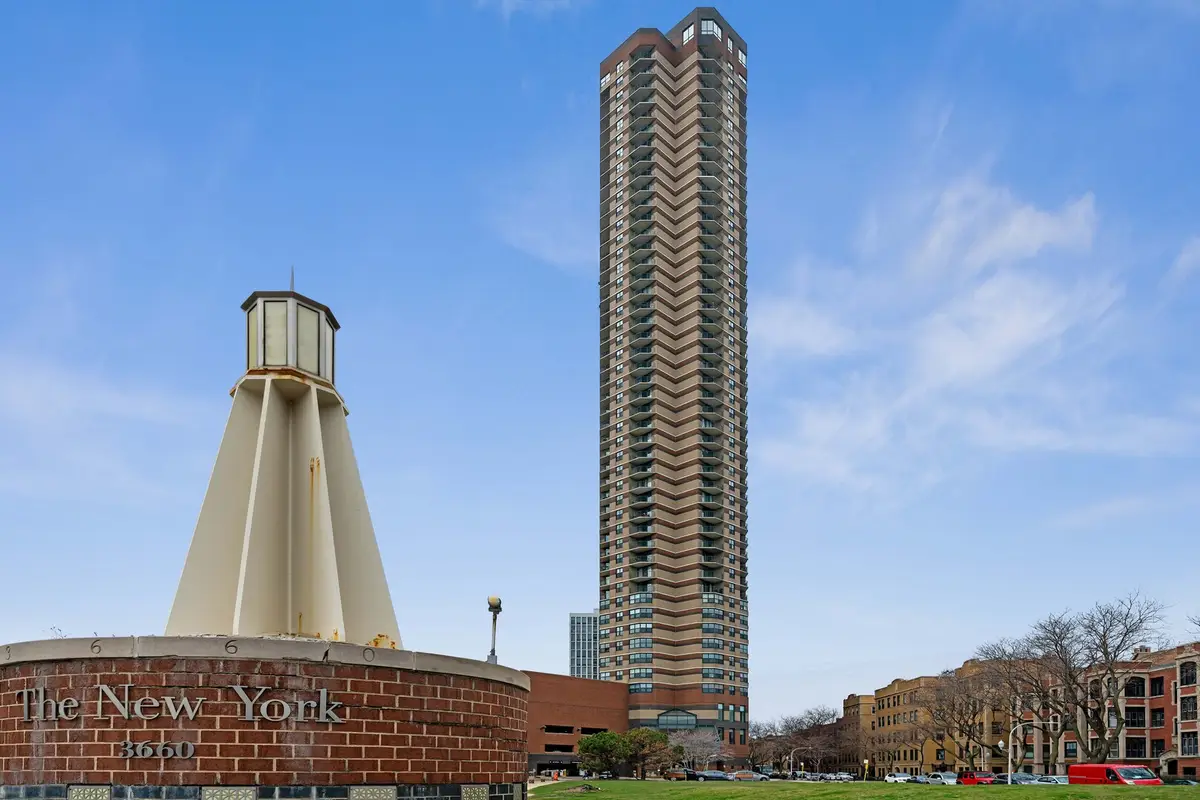 3660 N Lake Shore Drive #4202, Chicago, IL 60613 - Image #1