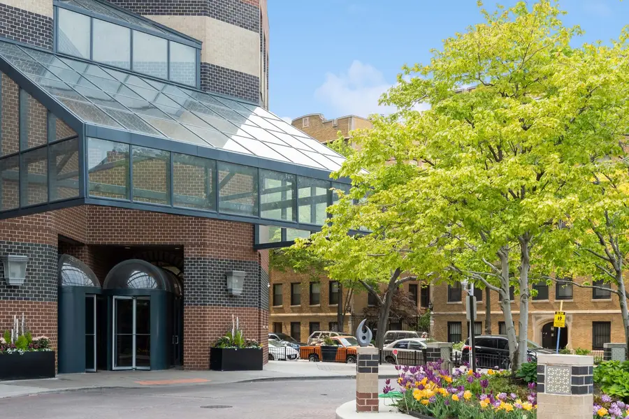 3660 N Lake Shore Drive #4202, Chicago, IL 60613 - Image #2