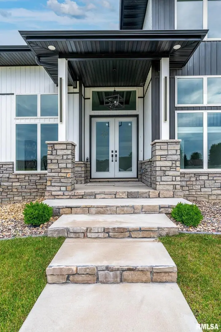 1908 Katie Court, Davenport, IA 52807 - Image #2