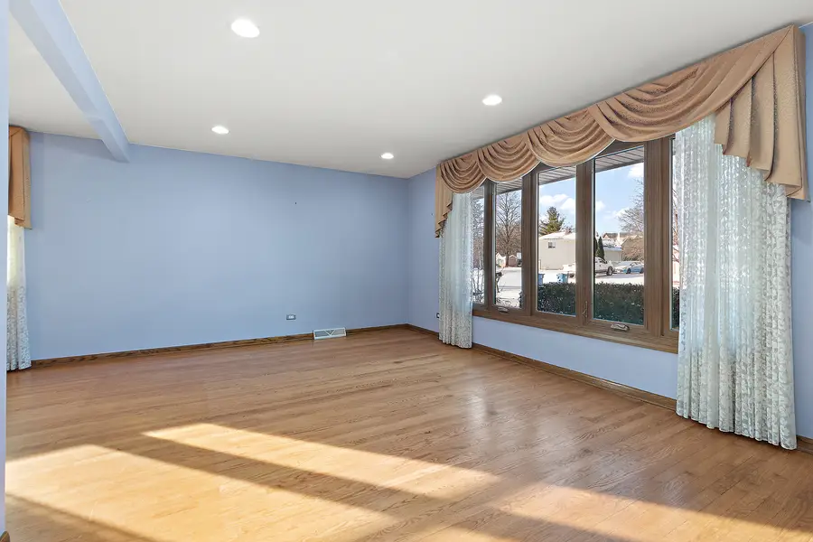 9745 S 81st Avenue, Palos Hills, IL 60465 - Image #2