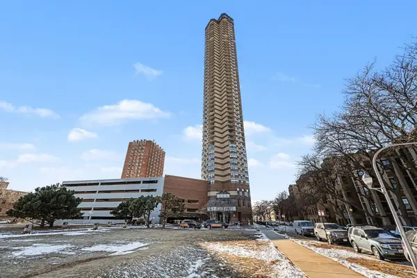 3660 N Lake Shore Drive #915, Chicago, IL 60613