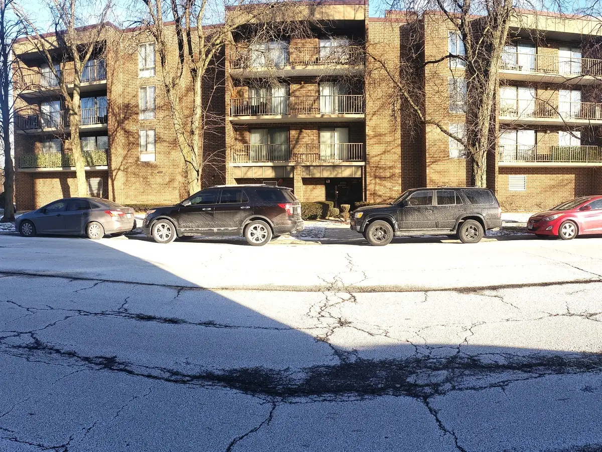 8350 W Addison Street #201, Chicago, IL 60634 - Image #1