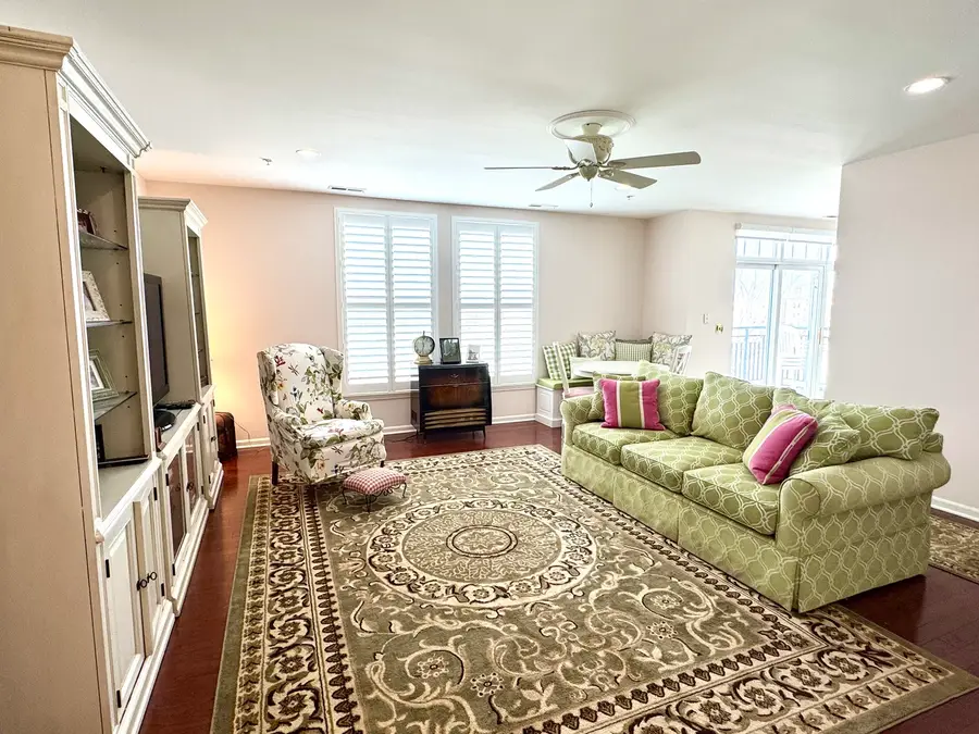 7753 Van Buren Street #401, Forest Park, IL 60130 - Image #3