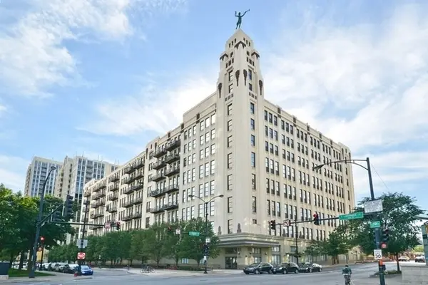758 N Larrabee Street #411, Chicago, IL 60654