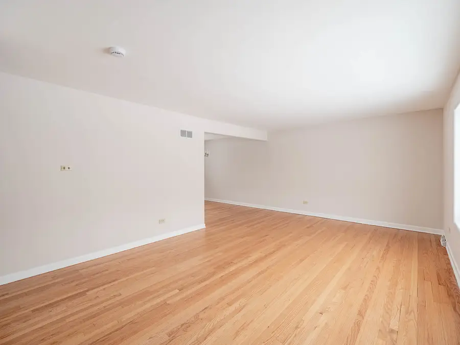 8425 W Carol Street, Niles, IL 60714 - Image #3